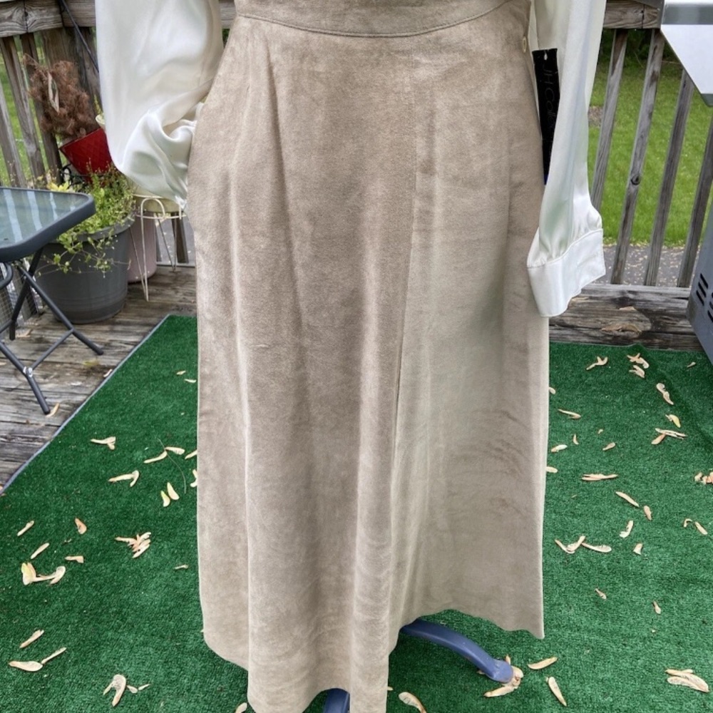 BRAND NEW! Vtg. JH Collectibles Tan Suede A-Line Skirt Fully Lined w/1 Pocket 8R
